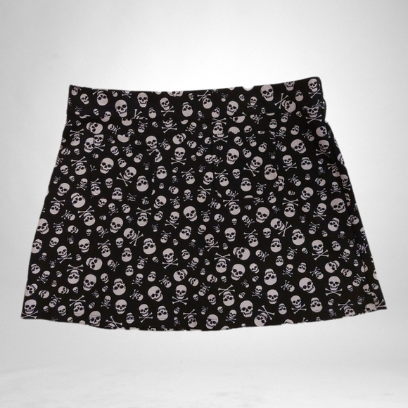 Hot Topic Dresses & Skirts - Hot Topic Mini Skirt